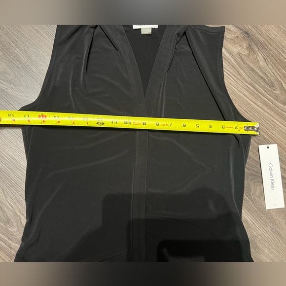 NWT Calvin Klein Matte Jersey V-Neck Shoulder Pleat Sleeveless Top - Picture 5 of 8